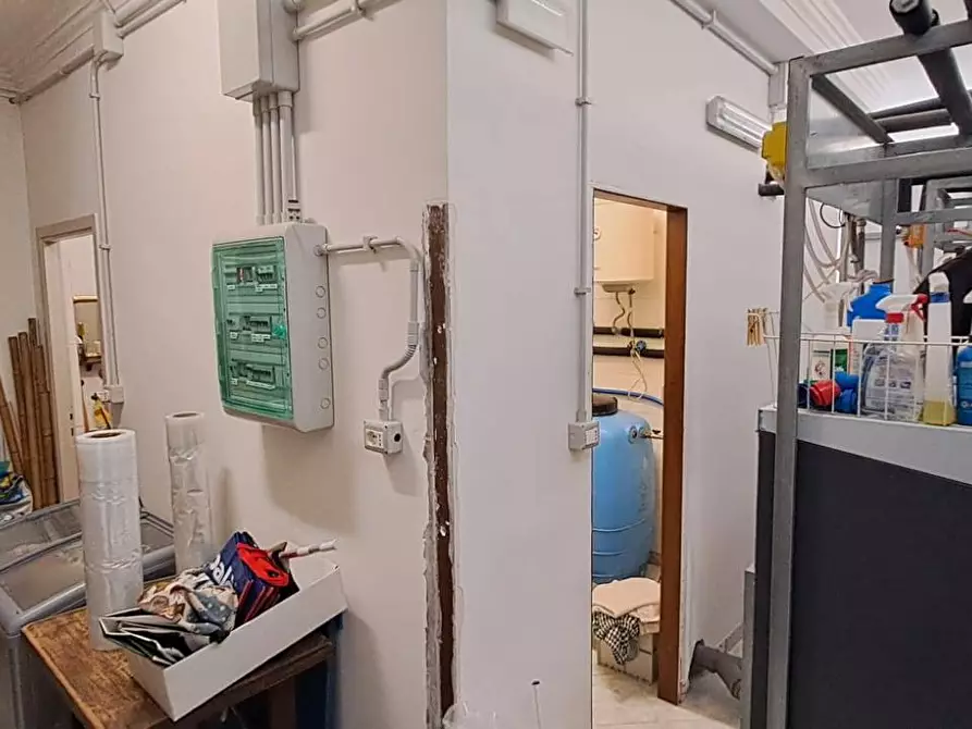 Immagine 15 di Locale commerciale in vendita  in via pratolungo 25 a Ariccia