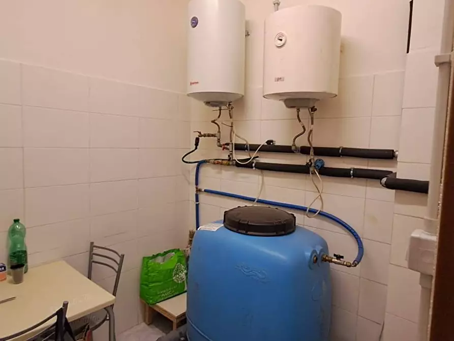 Immagine 16 di Locale commerciale in vendita  in via pratolungo 25 a Ariccia