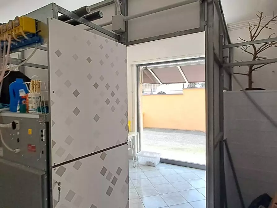 Immagine 19 di Locale commerciale in vendita  in via pratolungo 25 a Ariccia