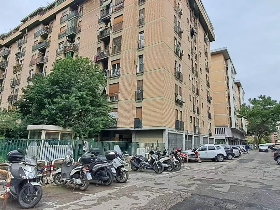 Immagine 3 di Appartamento in vendita  in via dell'impruneta 130 a Roma