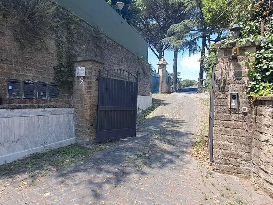Immagine 1 di Villa in vendita  in via nettunense 9 a Ariccia