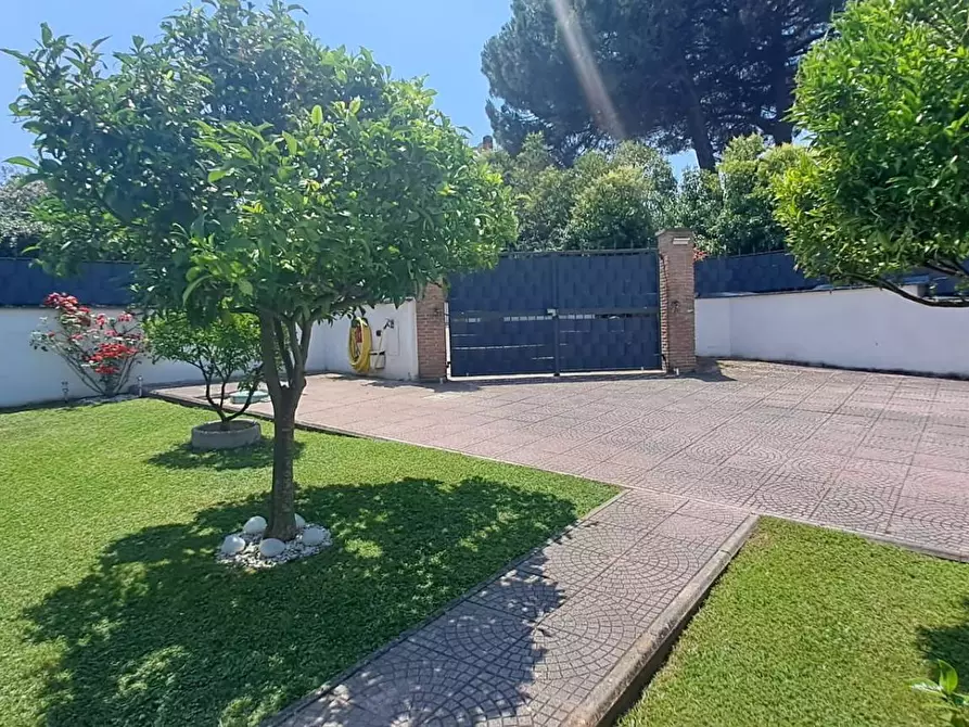 Immagine 15 di Villa in vendita  in via nettunense 9 a Ariccia