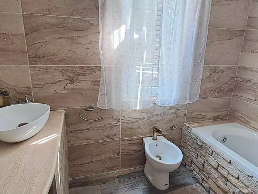 Immagine 34 di Appartamento in vendita  in via adda 36 a Anzio