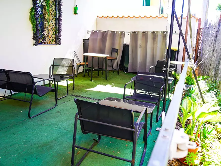 Immagine 2 di Locale commerciale in vendita  in via DEL MARE 213/215 a Albano Laziale