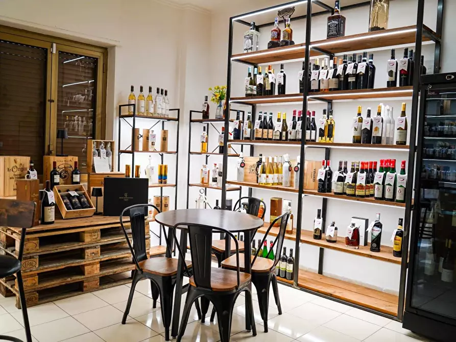 Immagine 3 di Locale commerciale in vendita  in via DEL MARE 213/215 a Albano Laziale