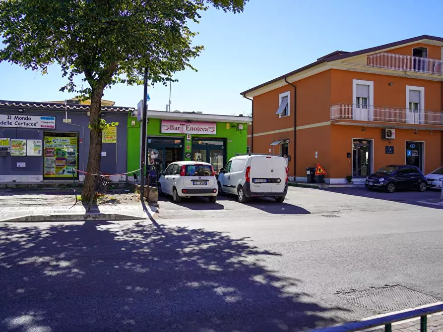 Immagine 9 di Locale commerciale in vendita  in via DEL MARE 213/215 a Albano Laziale