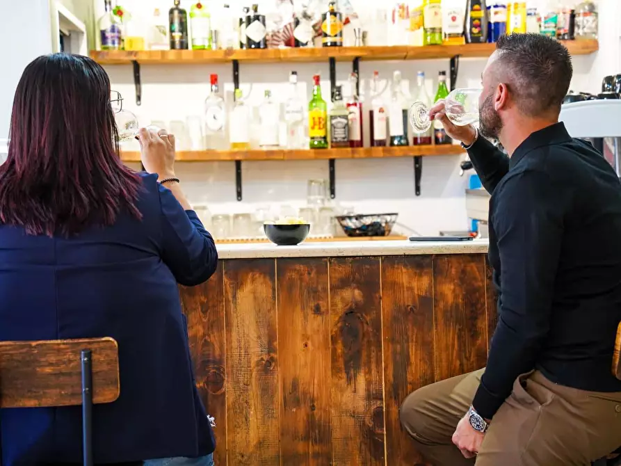 Immagine 12 di Locale commerciale in vendita  in via DEL MARE 213/215 a Albano Laziale