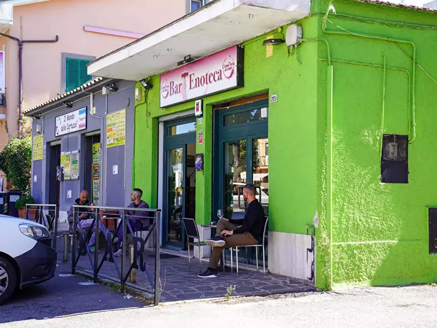 Immagine 13 di Locale commerciale in vendita  in via DEL MARE 213/215 a Albano Laziale