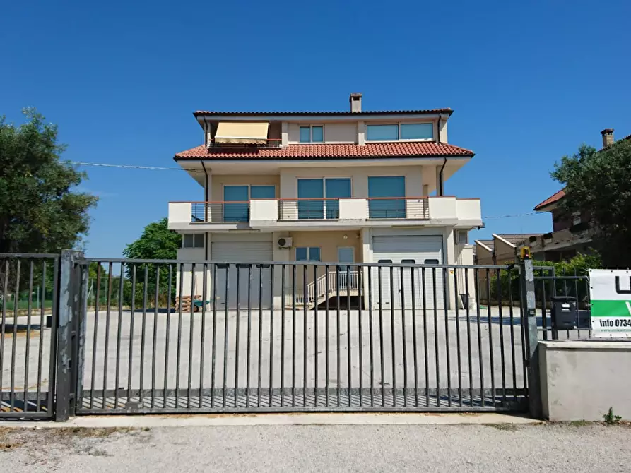 Immagine 1 di Casa indipendente in vendita  a Lapedona