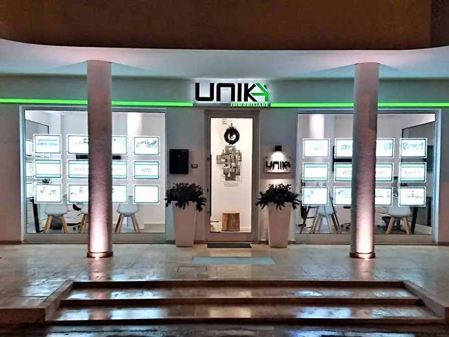 Immagine 6 di Locale commerciale in vendita  a Porto San Giorgio