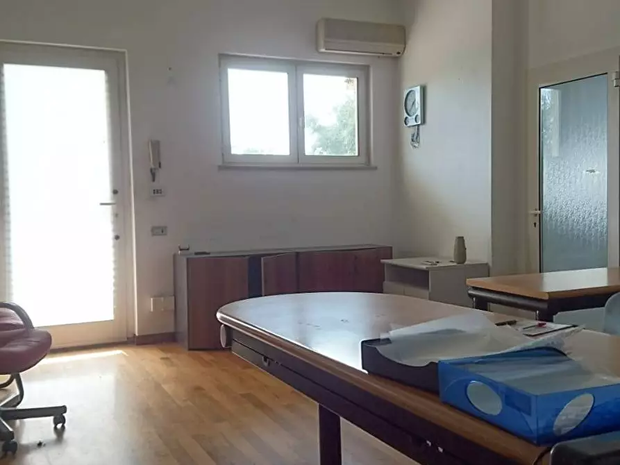 Immagine 3 di Locale commerciale in vendita  a Lapedona