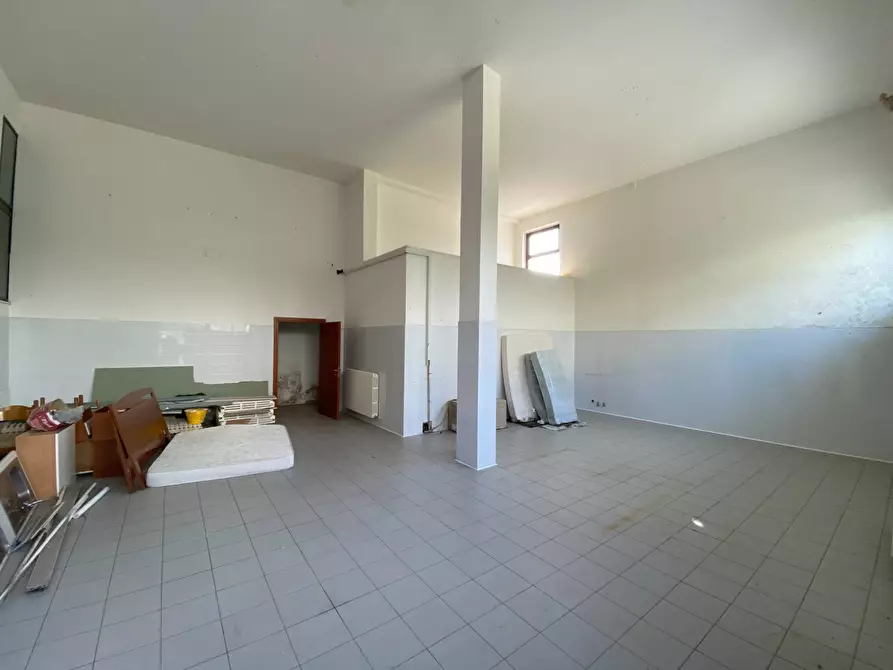 Immagine 3 di Locale commerciale in vendita  a Porto San Giorgio