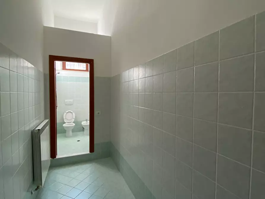 Immagine 5 di Locale commerciale in vendita  a Porto San Giorgio