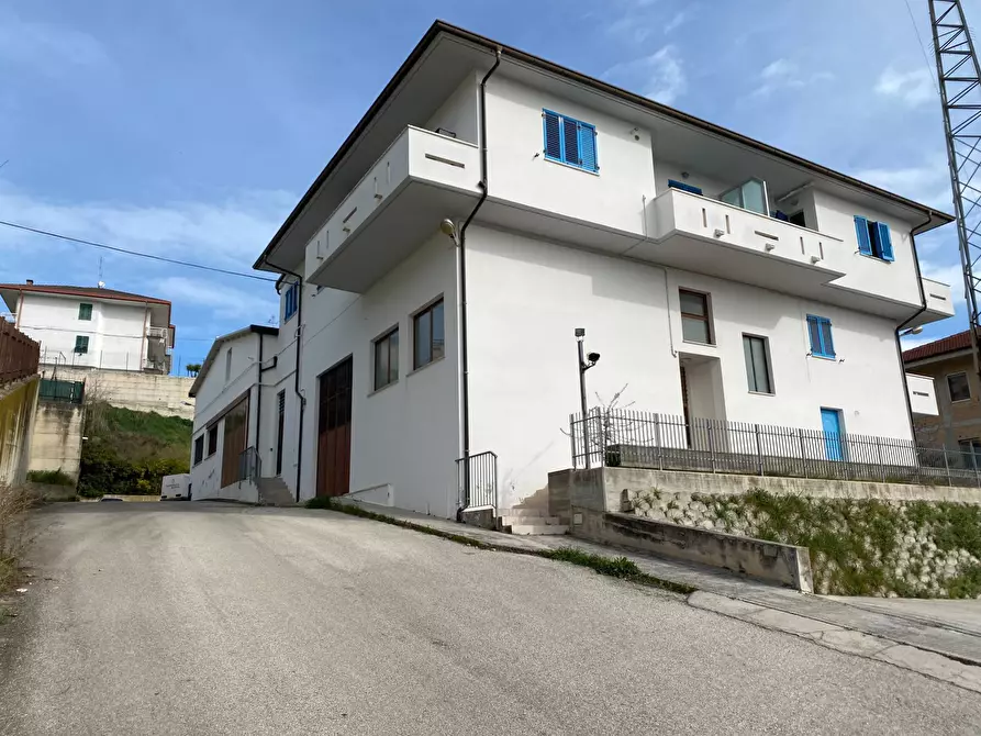 Immagine 9 di Locale commerciale in vendita  a Porto San Giorgio