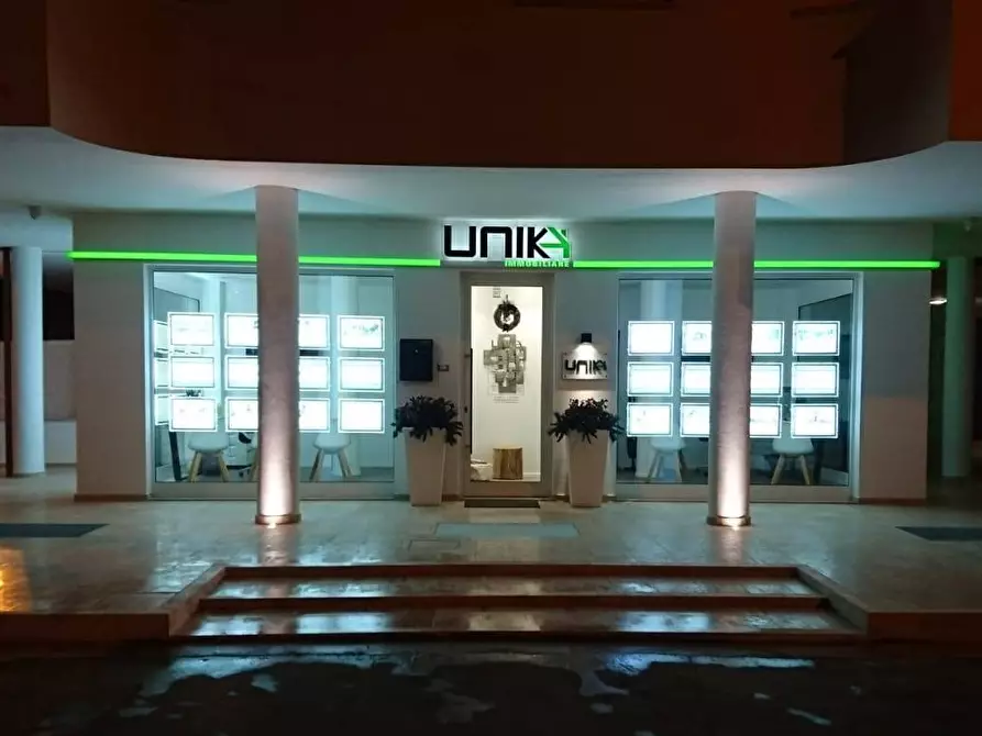 Immagine 10 di Locale commerciale in vendita  a Porto San Giorgio