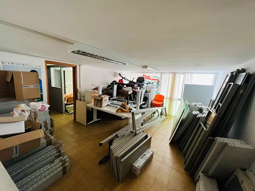 Immagine 2 di Locale commerciale in vendita  a Porto San Giorgio