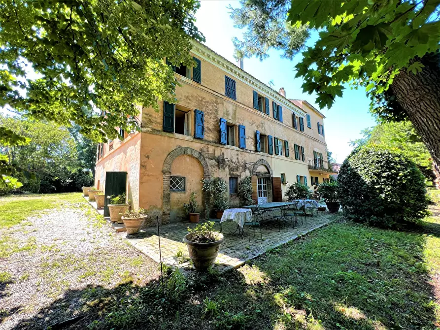 Immagine 1 di Villa in vendita  snc a Fermo