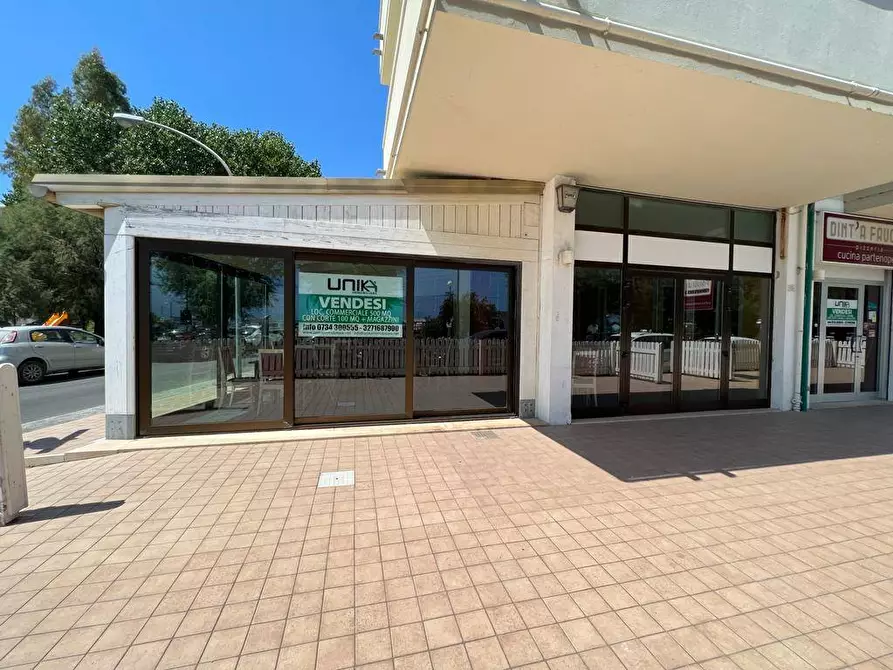 Immagine 1 di Locale commerciale in vendita  a Porto San Giorgio