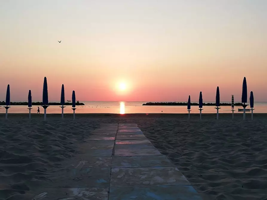 Immagine 5 di Locale commerciale in vendita  a Porto San Giorgio