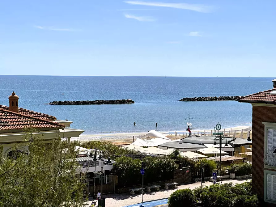 Immagine 12 di Villa in vendita  snc a Porto San Giorgio