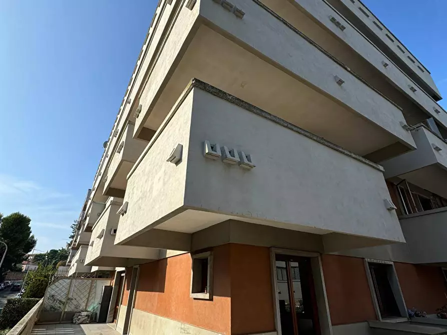 Immagine 1 di Locale commerciale in vendita  in Via Respighi snc a Fermo