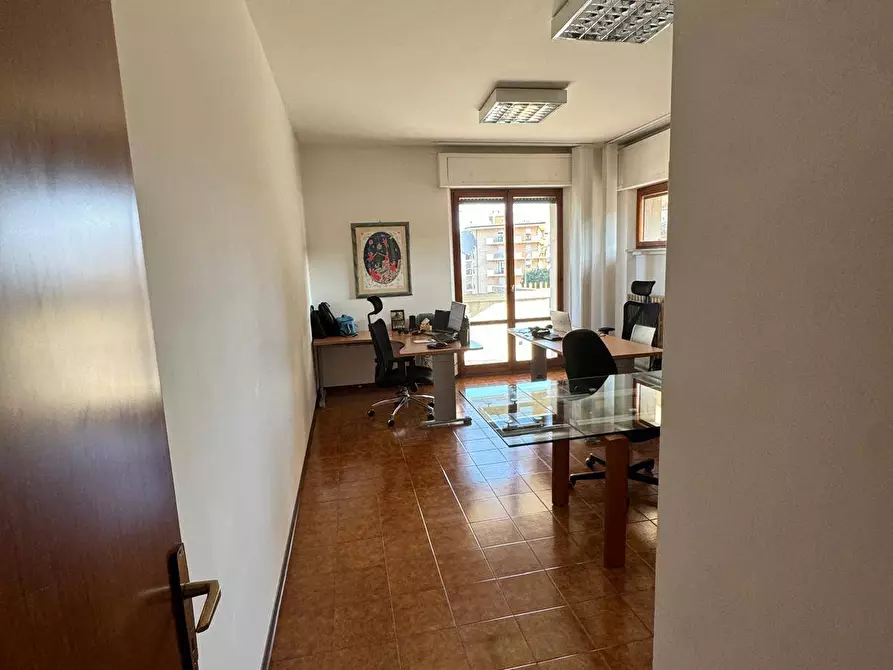 Immagine 5 di Locale commerciale in vendita  in Via Respighi snc a Fermo