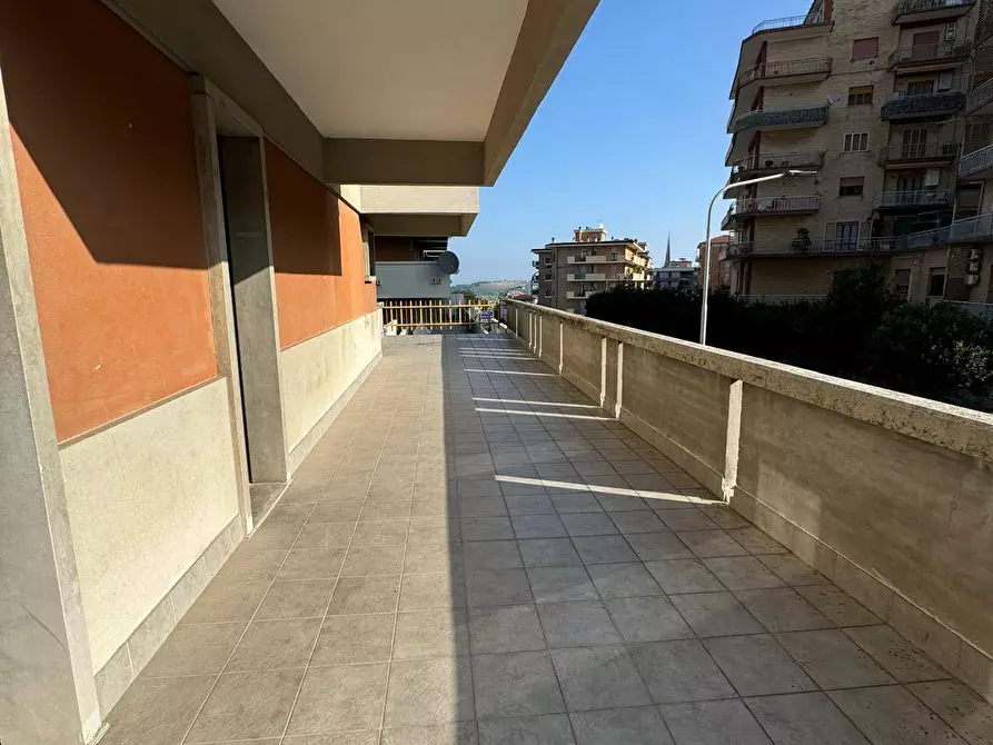 Immagine 8 di Locale commerciale in vendita  in Via Respighi snc a Fermo