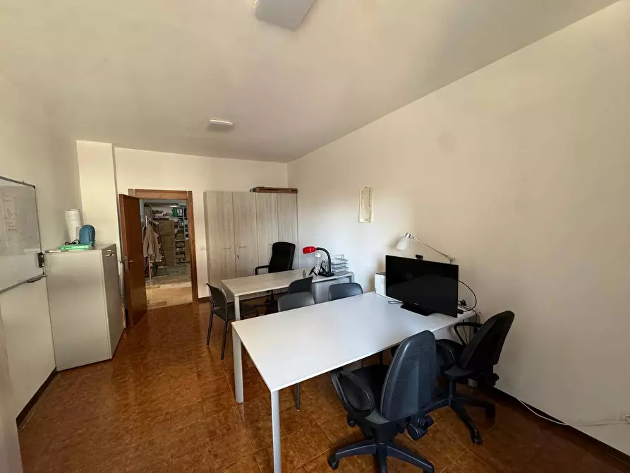 Immagine 6 di Locale commerciale in vendita  in Via Respighi snc a Fermo