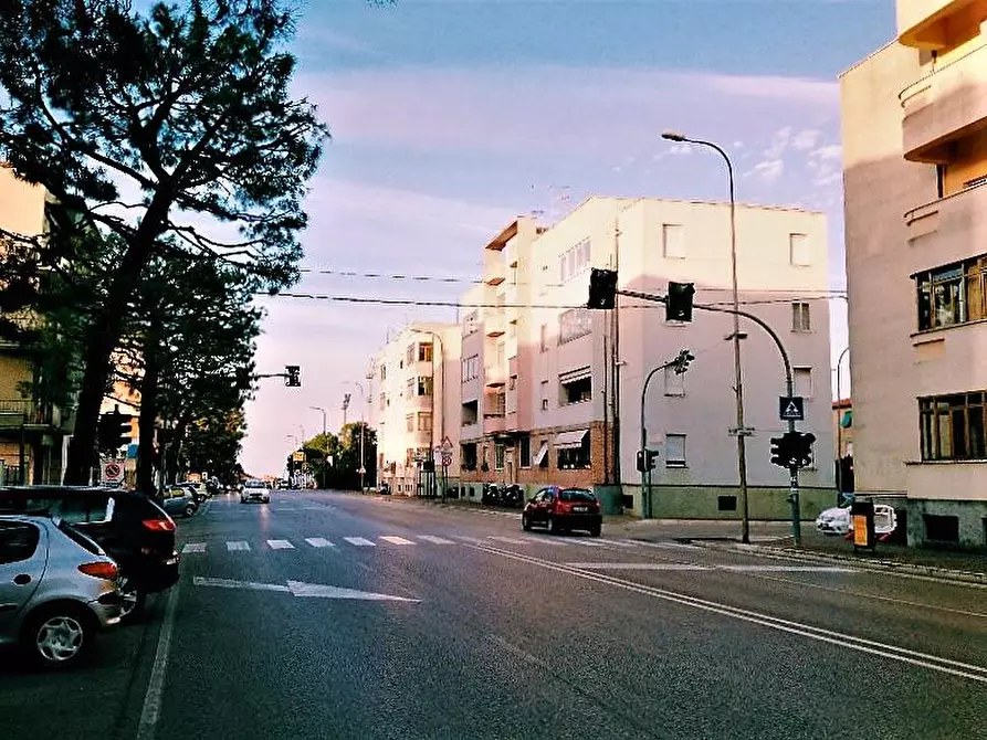 Immagine 2 di Locale commerciale in vendita  snc a Fermo