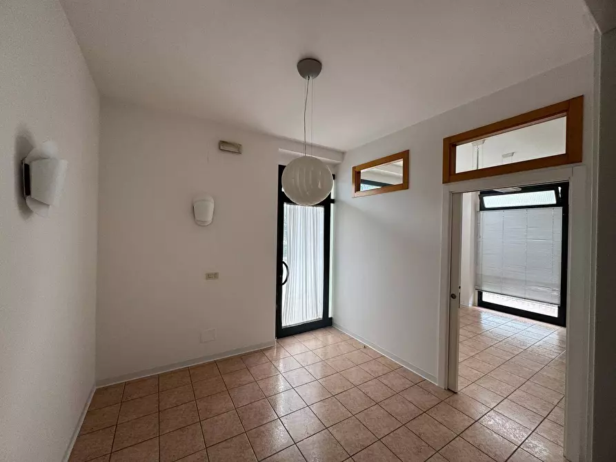 Immagine 7 di Locale commerciale in affitto  a Fermo