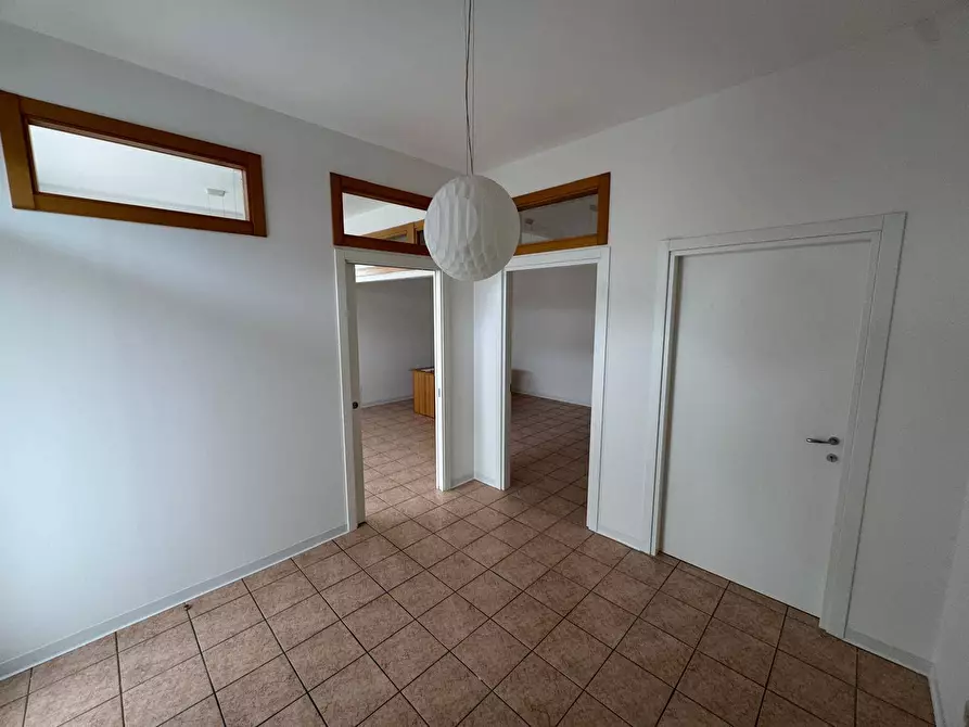 Immagine 6 di Locale commerciale in affitto  a Fermo