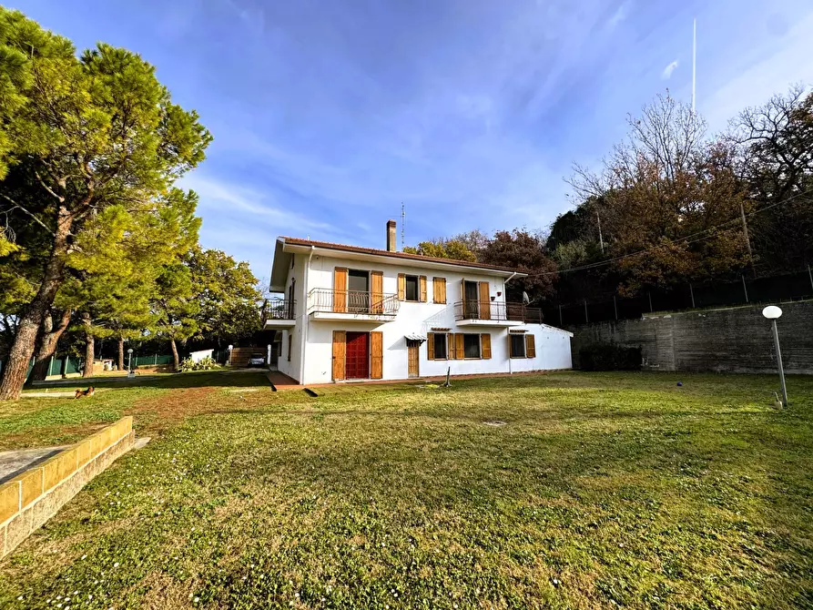 Immagine 2 di Rustico / casale in vendita  a Lapedona