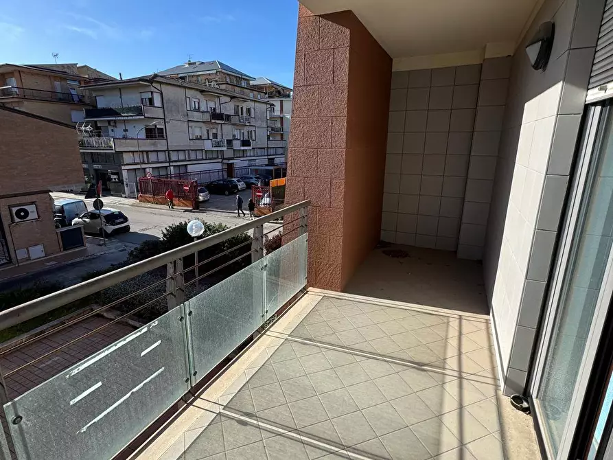 Immagine 9 di Locale commerciale in vendita  snc a Porto San Giorgio