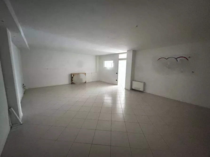 Immagine 4 di Locale commerciale in vendita  snc a Porto San Giorgio