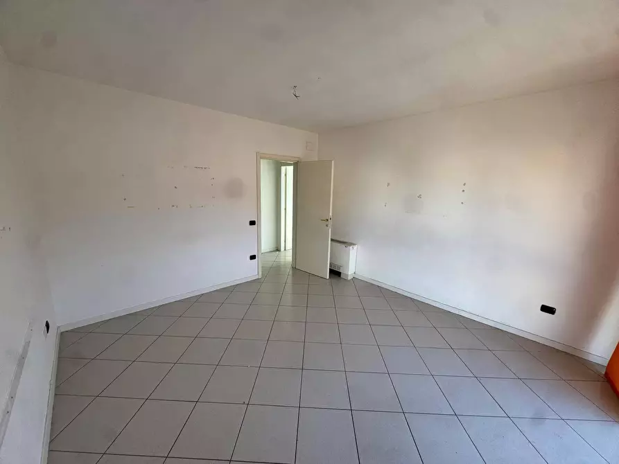 Immagine 6 di Locale commerciale in vendita  snc a Porto San Giorgio