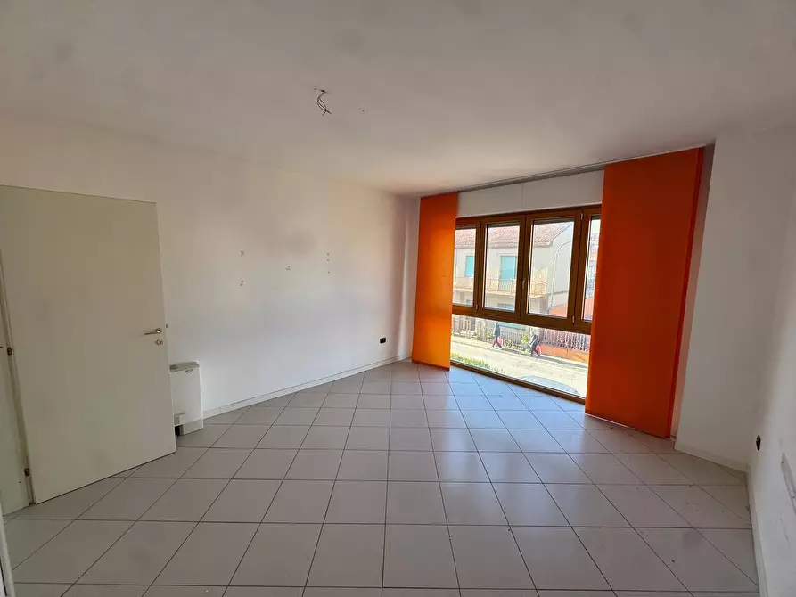 Immagine 1 di Locale commerciale in vendita  snc a Porto San Giorgio