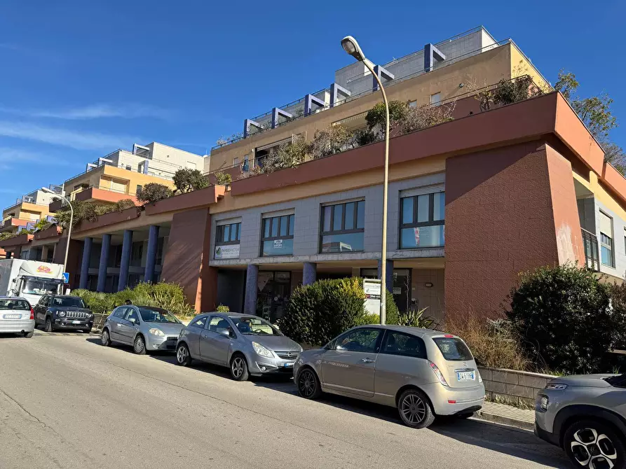 Immagine 12 di Locale commerciale in vendita  snc a Porto San Giorgio