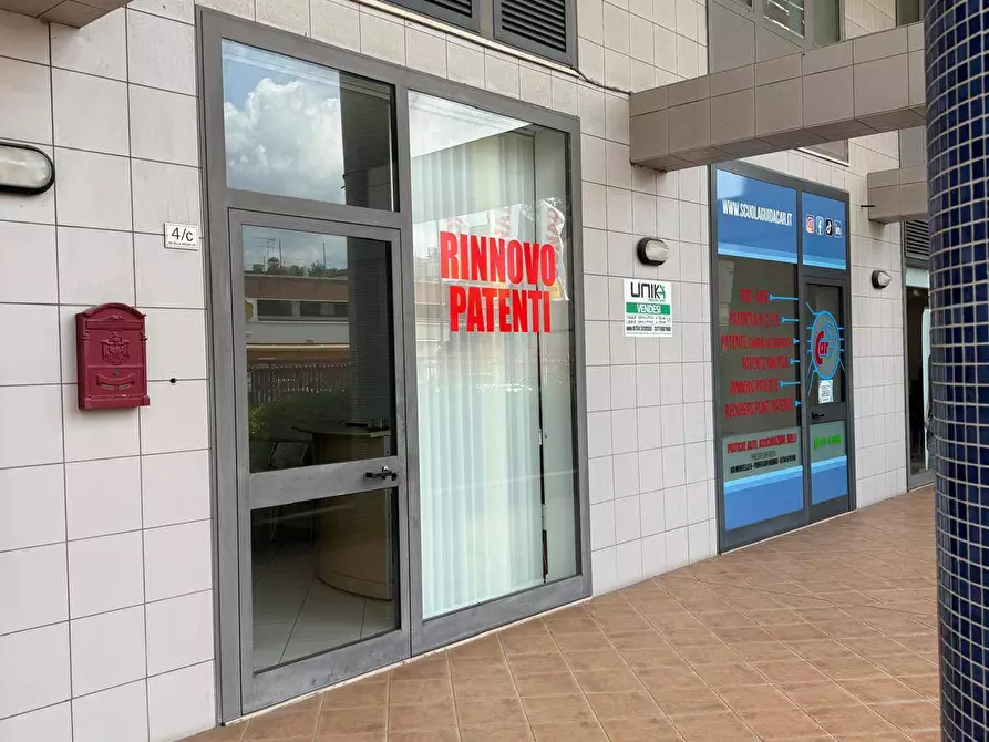 Immagine 1 di Locale commerciale in vendita  snc a Porto San Giorgio