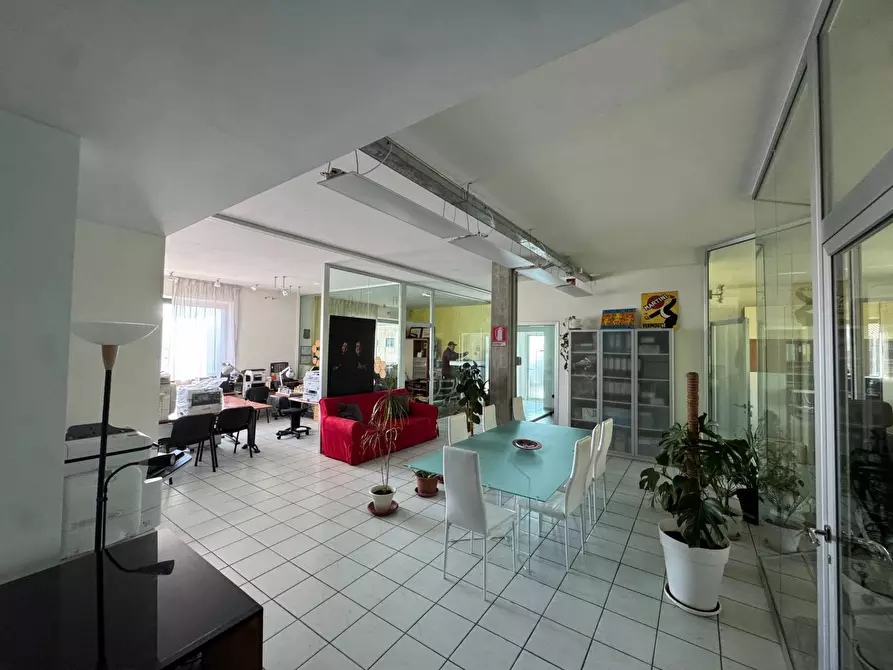 Immagine 3 di Locale commerciale in vendita  snc a Porto San Giorgio