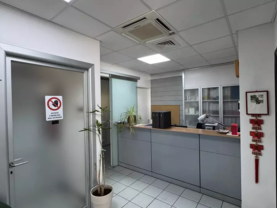 Immagine 10 di Locale commerciale in vendita  snc a Porto San Giorgio