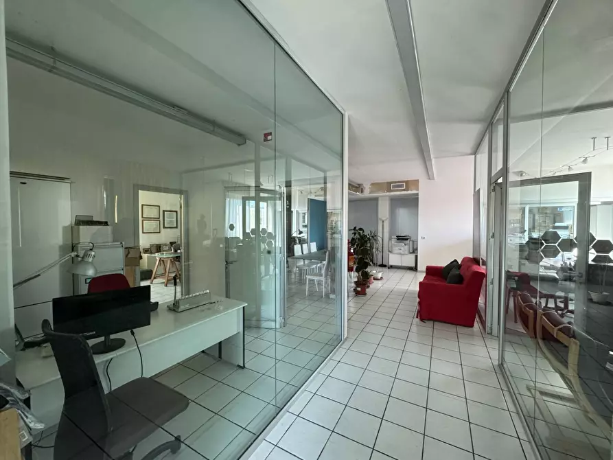 Immagine 5 di Locale commerciale in affitto  snc a Porto San Giorgio