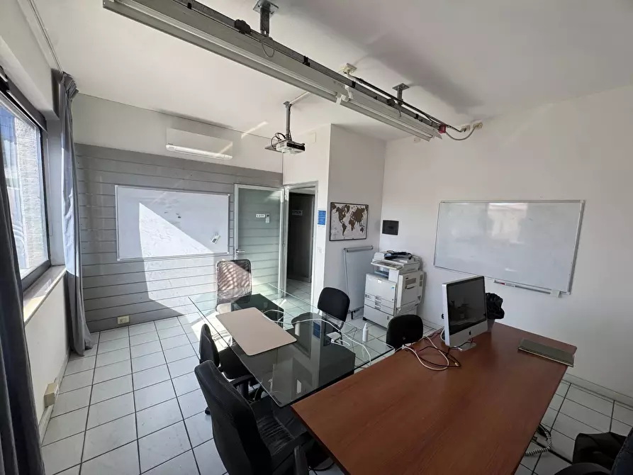 Immagine 9 di Locale commerciale in affitto  snc a Porto San Giorgio