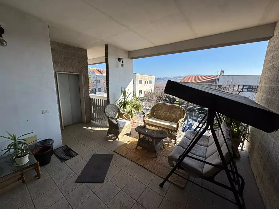 Immagine 2 di Locale commerciale in affitto  snc a Porto San Giorgio