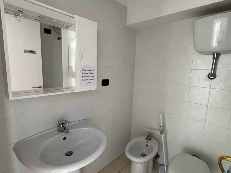 Immagine 8 di Locale commerciale in affitto  snc a Fermo