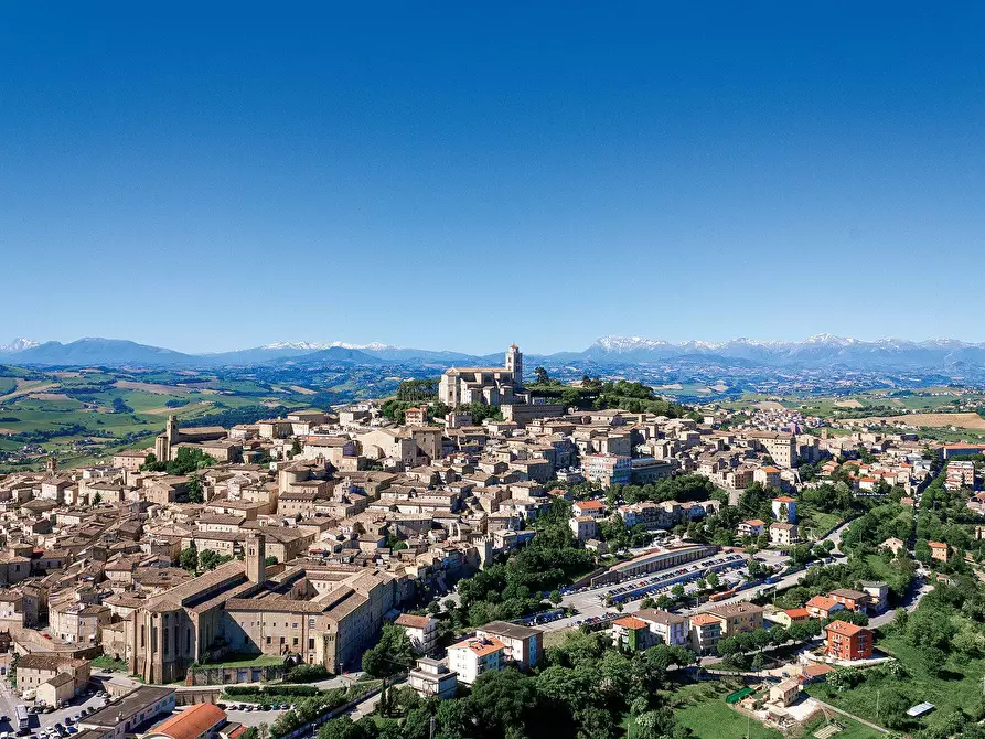 Immagine 9 di Locale commerciale in affitto  snc a Fermo