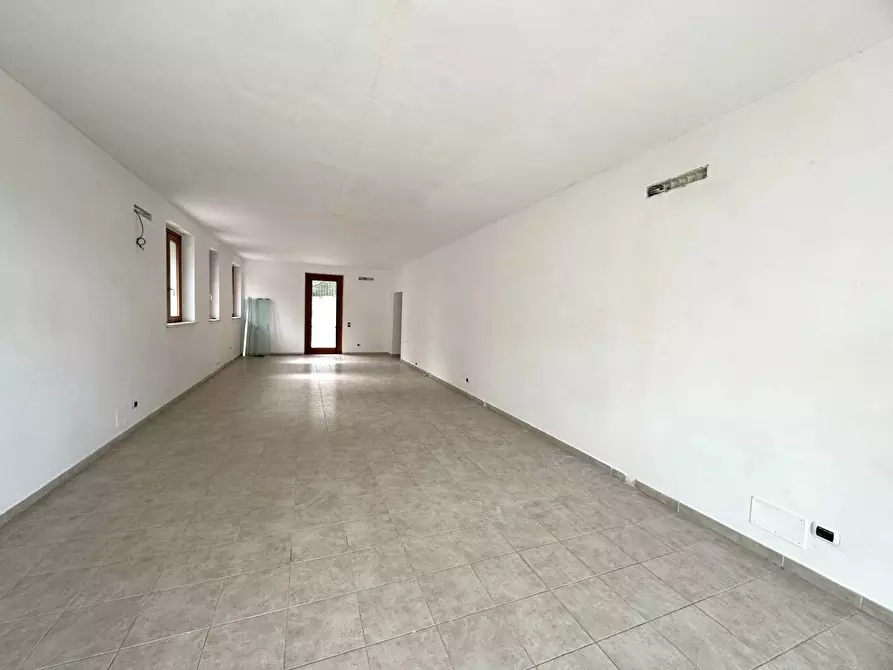 Immagine 2 di Locale commerciale in vendita  snc a Altidona