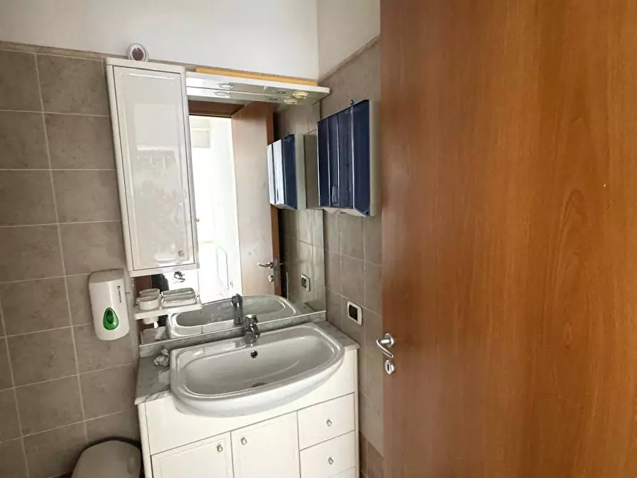 Immagine 7 di Locale commerciale in vendita  snc a Altidona