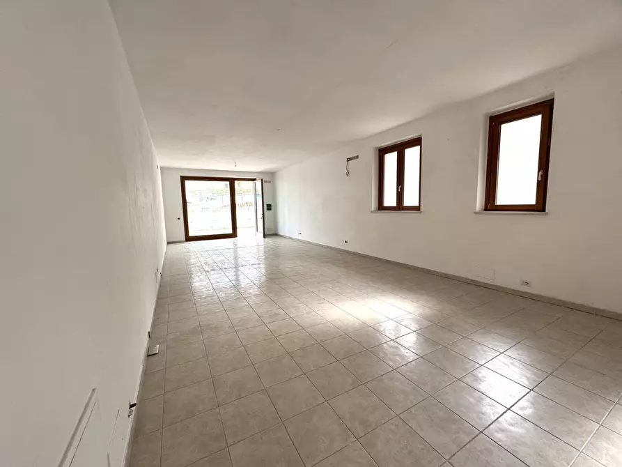 Immagine 3 di Locale commerciale in vendita  snc a Altidona