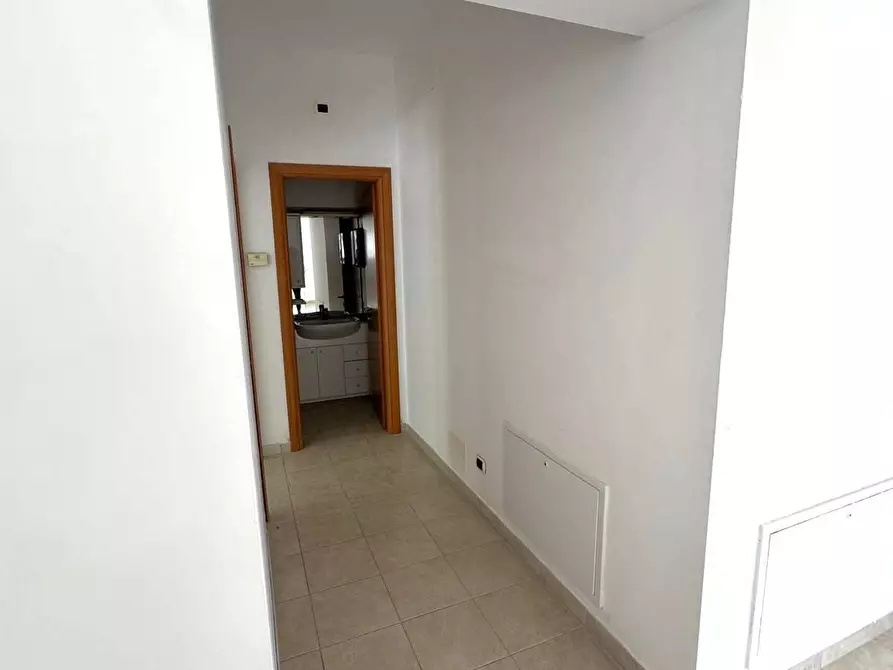 Immagine 6 di Locale commerciale in vendita  snc a Altidona