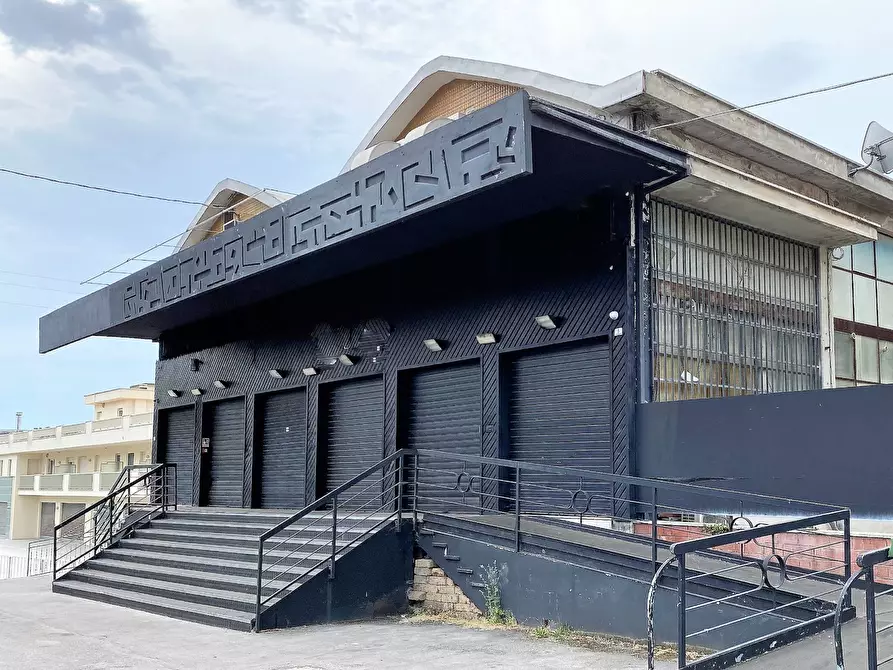 Immagine 1 di Locale commerciale in vendita  snc a Porto San Giorgio